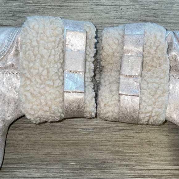 Dora the Explorer Shiny Cream Colored Fur Boots - Picture 6 of 12